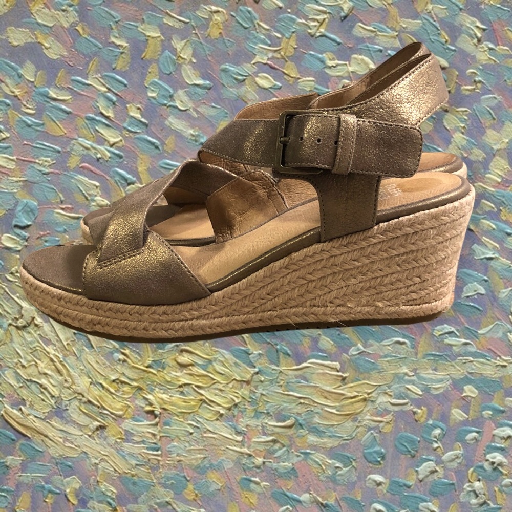 NWOT π‘ EILEEN FISHER Beckon Suede Jute Espadrille Wedge Sandals Bronze Metallic - Picture 7 of 15